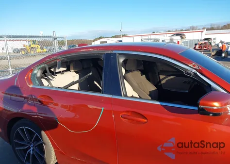 2021 BMW 330I xDrive z USA, uszkodzony, nr VIN 3MW5R7J09M8B77920